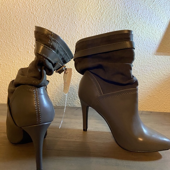 Metaphor gray ankle booties size 6 NWT - Picture 4 of 7